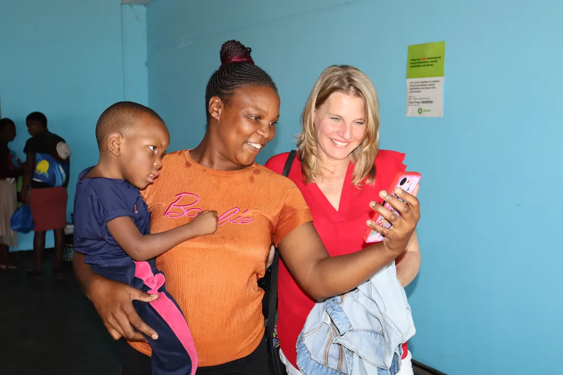 Meeting a mother and her child in the therapy project.