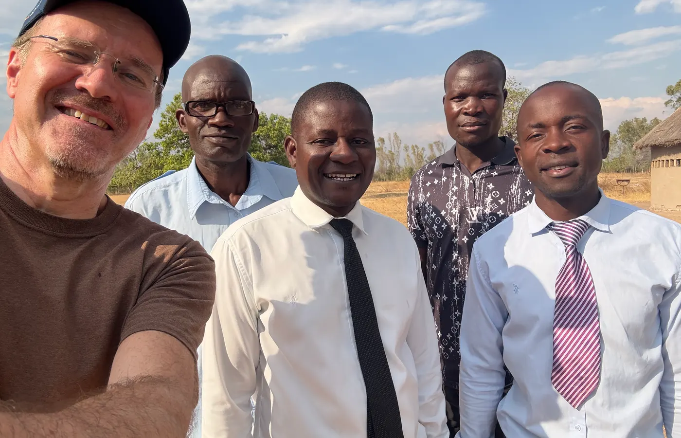 Arnd Herz mit Partnern in Simbabwe.
